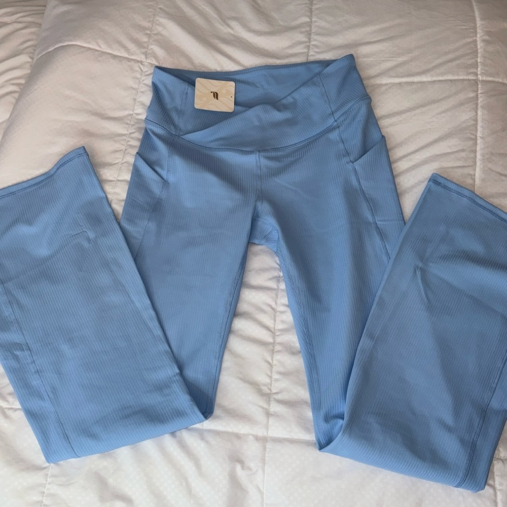 NWT Fabletics Oasis Crossover Rib Kick-Flare Legging Bali Blue